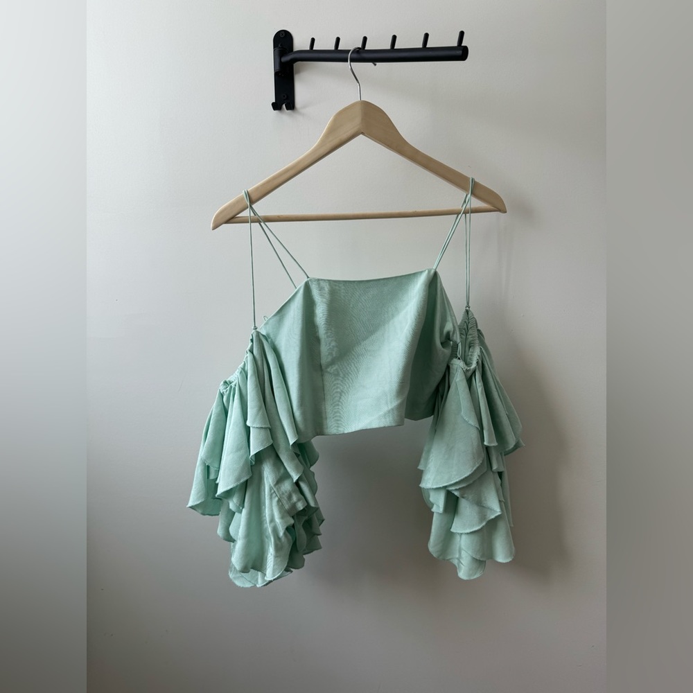 Alice + Olivia NAKIA COLD SHOULDER CROP TOP in Mint